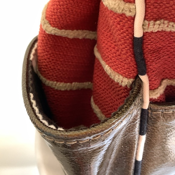 Silver Plum Handbag/Backpack/CrossBody - Picture 4 of 12